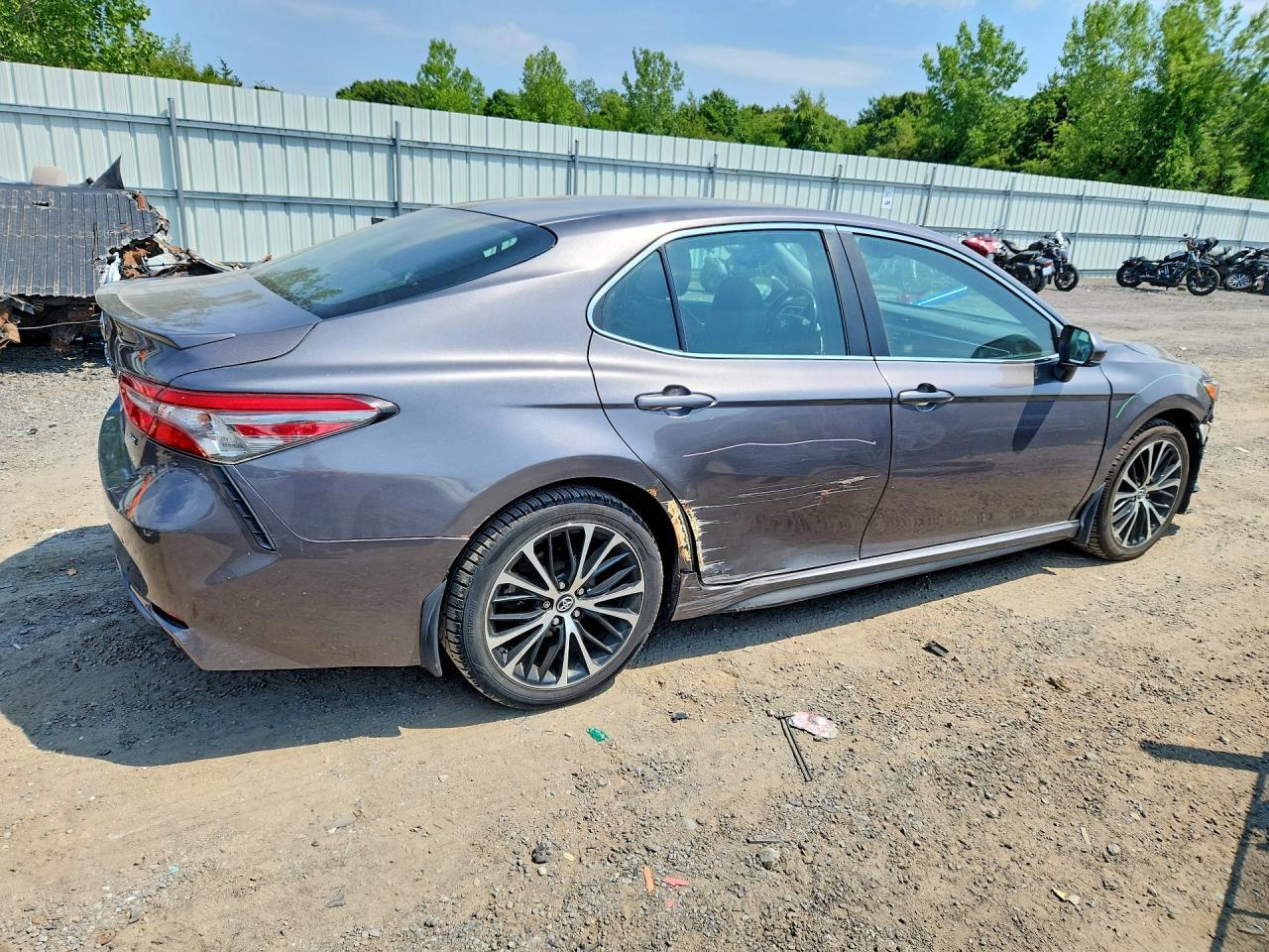 2018 Toyota Camry Se - Фото 3
