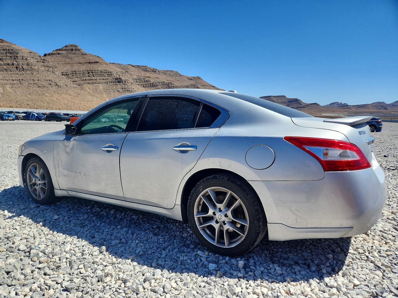 2010 Nissan Maxima 3.5 S - Фото 2