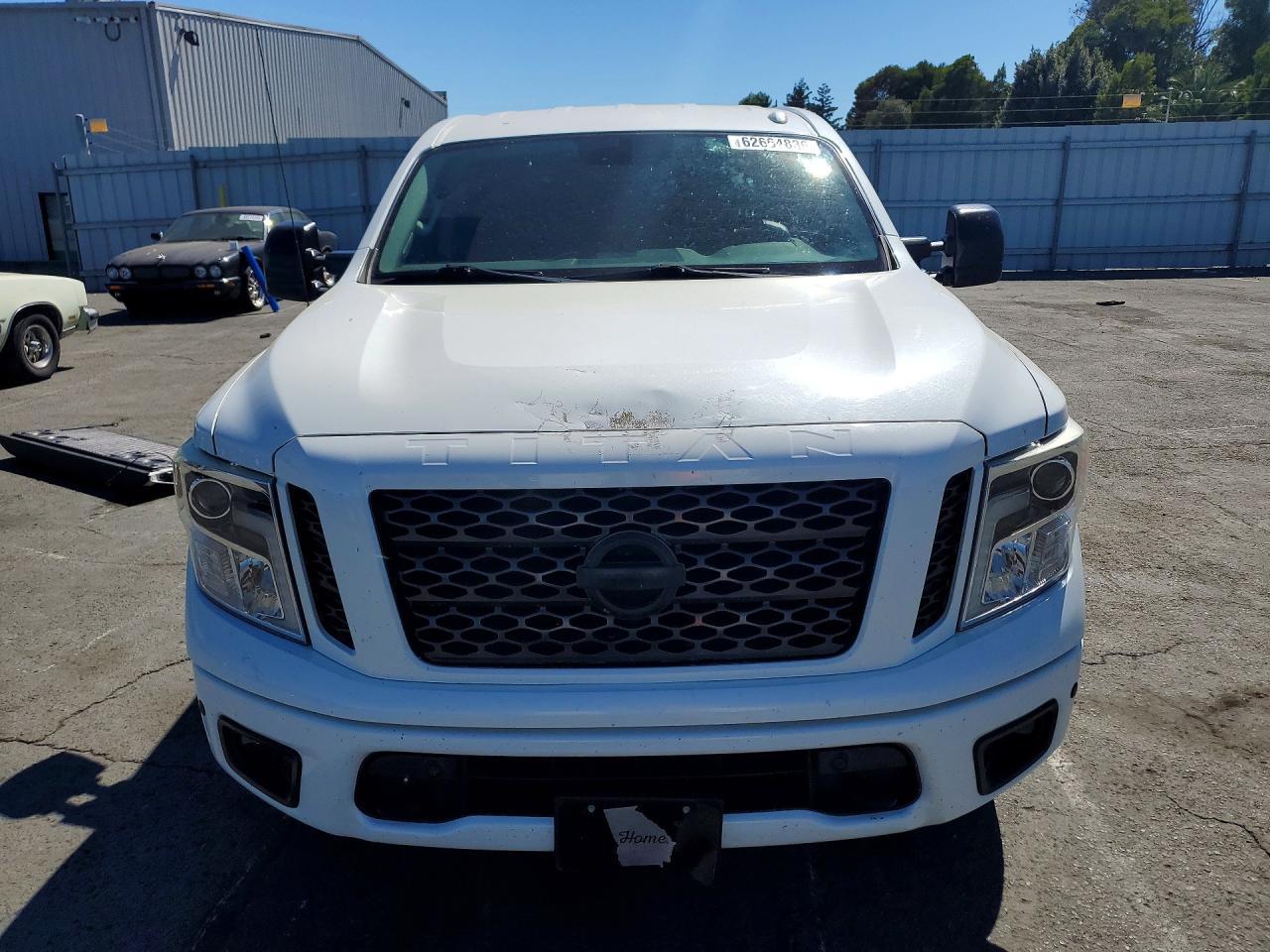 2017 Nissan Titan - Image 5