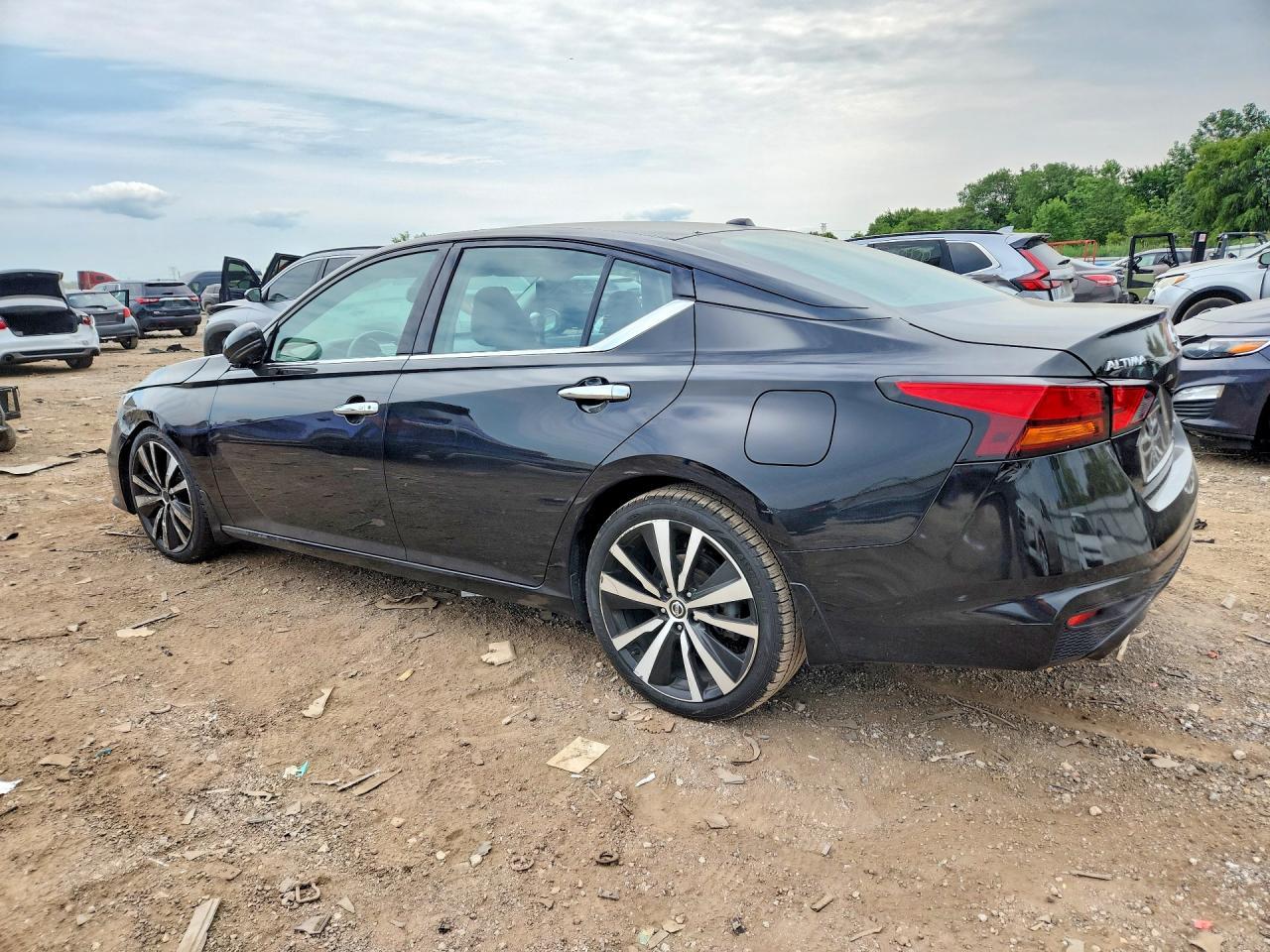 2020 Nissan Altima Platinum - Фото 2