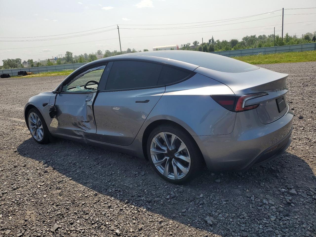 2026 Tesla Model 3 - Фото 2