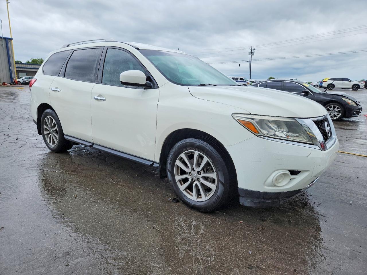 2016 Nissan Pathfinder S - Image 4