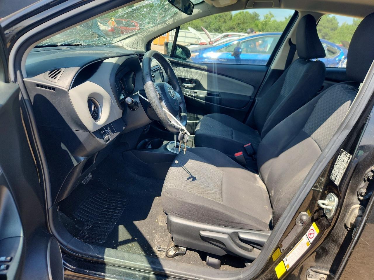 2016 Toyota Yaris 5-Door Le - Фото 7