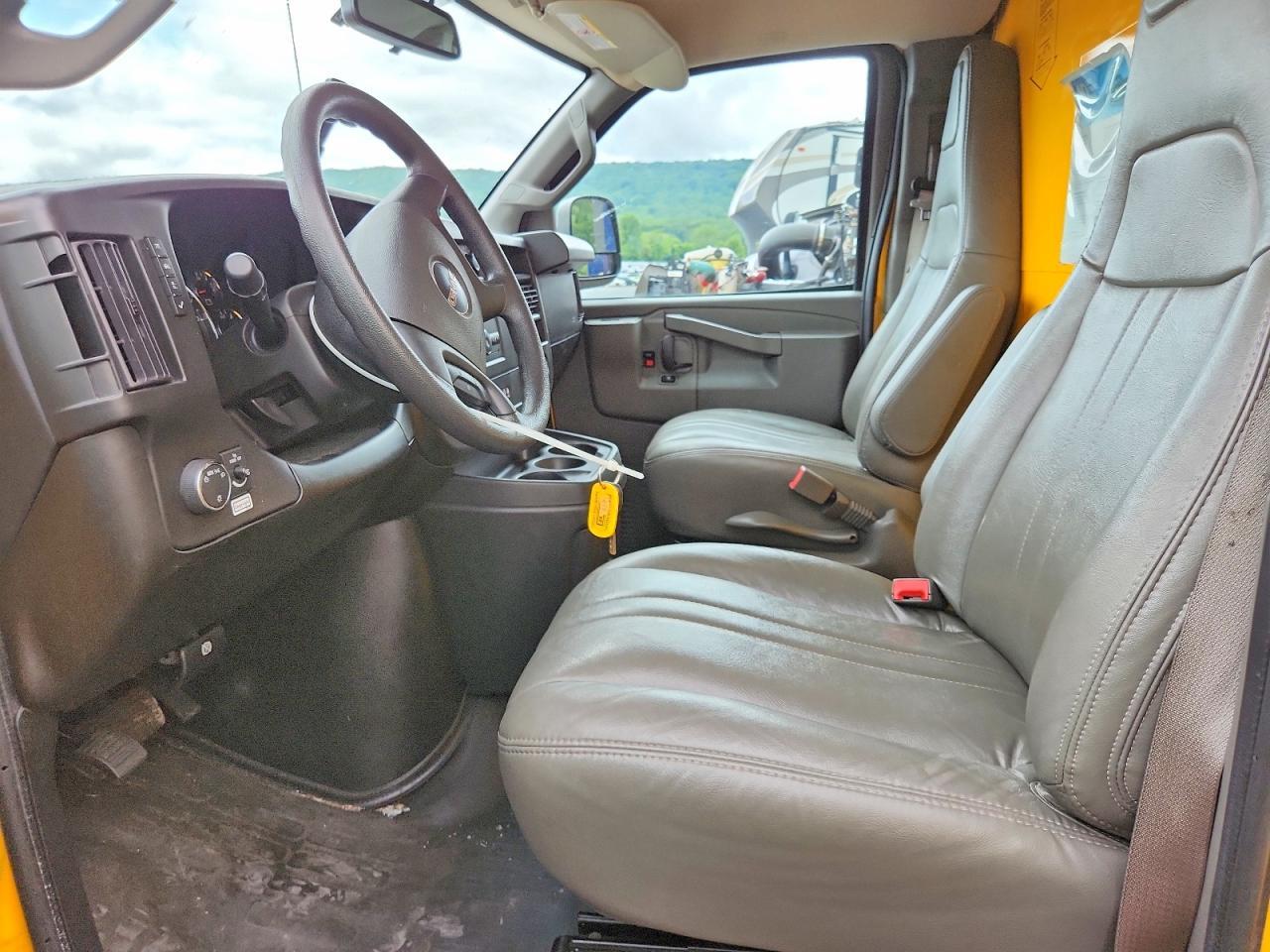 2023 GMC Savana Cut - Box Truck - Фото 7