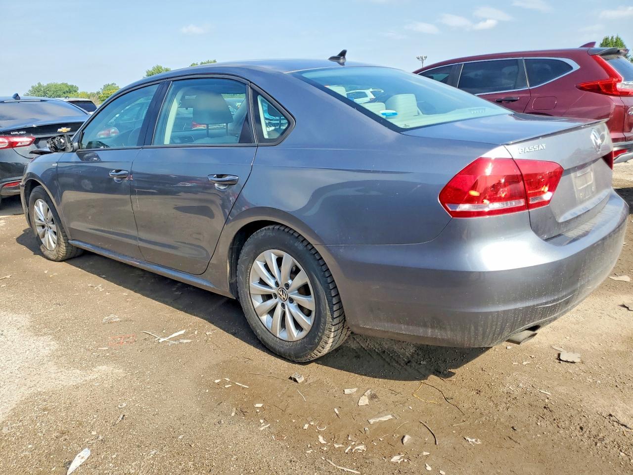 2014 Volkswagen Passat S - Фото 2
