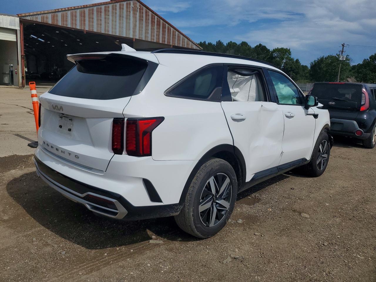 2022 Kia Sorento S - Фото 3