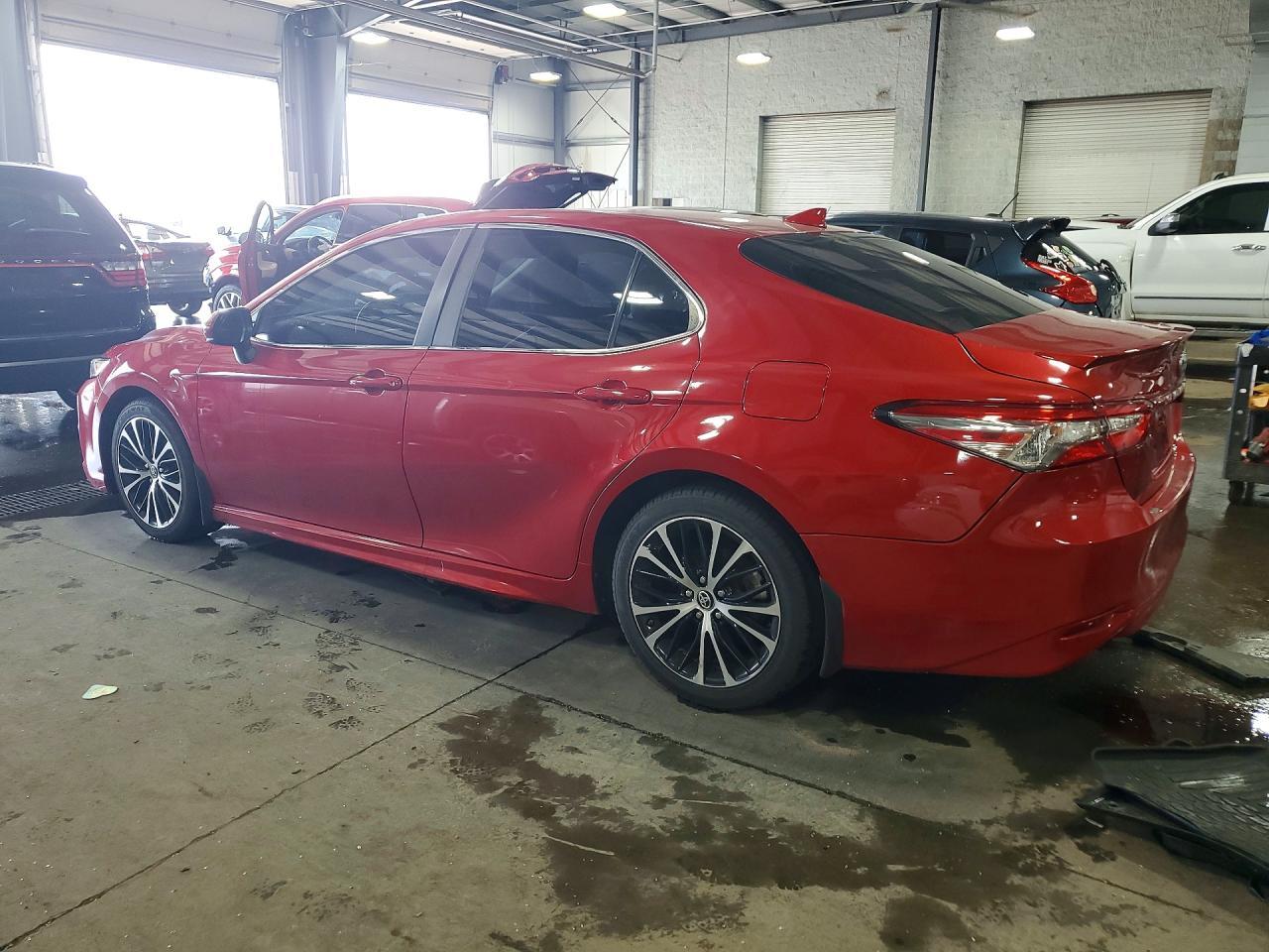2019 Toyota Camry Se - Фото 2