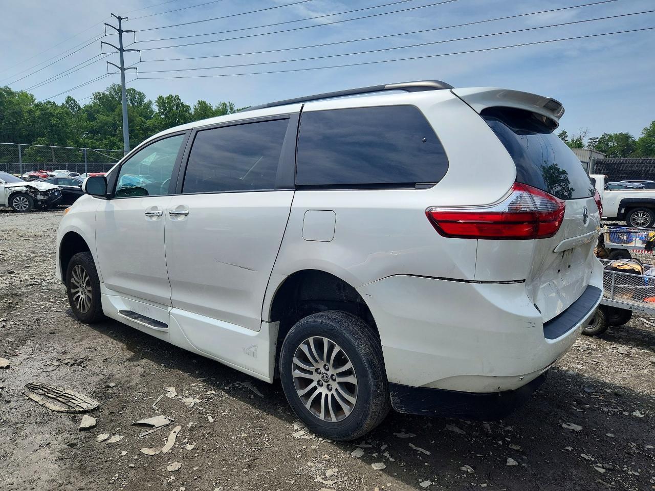 2020 Toyota Sienna Xle 8-Passenger - Фото 2