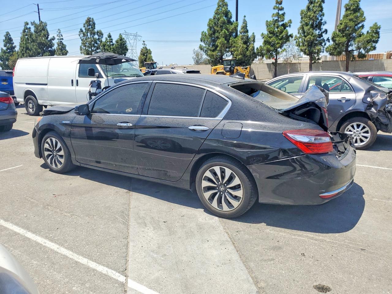 2017 Honda Accord Hybrid - Image 2