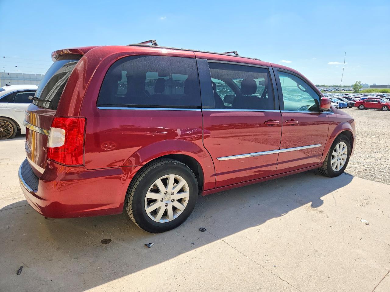 2016 Chrysler Town & Country Touring - Image 3