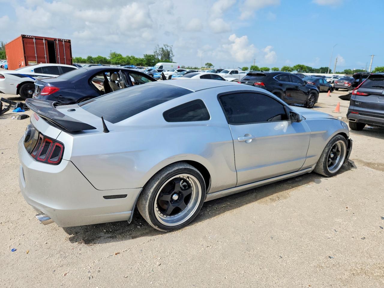 2014 Ford Mustang - Фото 3