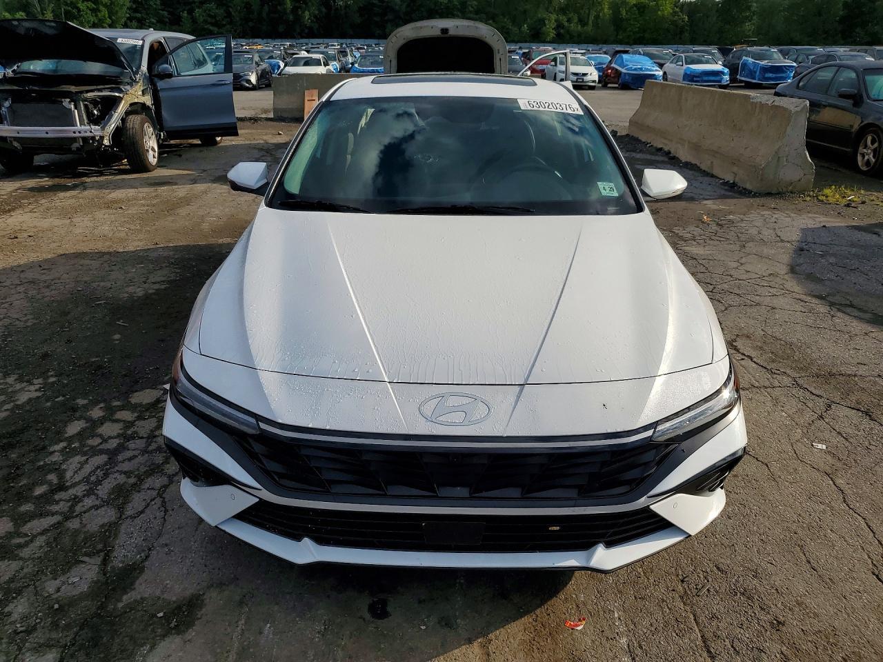 2024 Hyundai Elantra Limited - Image 5