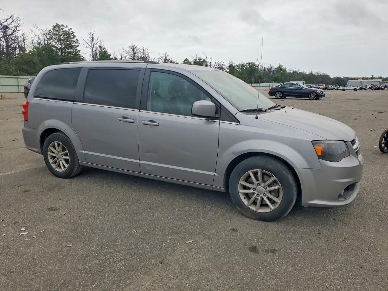 2019 Dodge Grand Caravan Sxt - Image 4