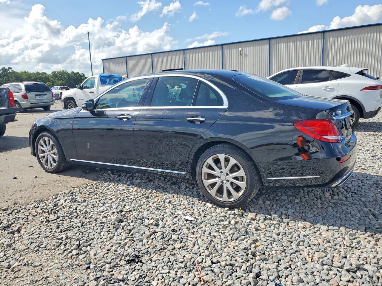 2017 Mercedes-Benz E 300 - Фото 2