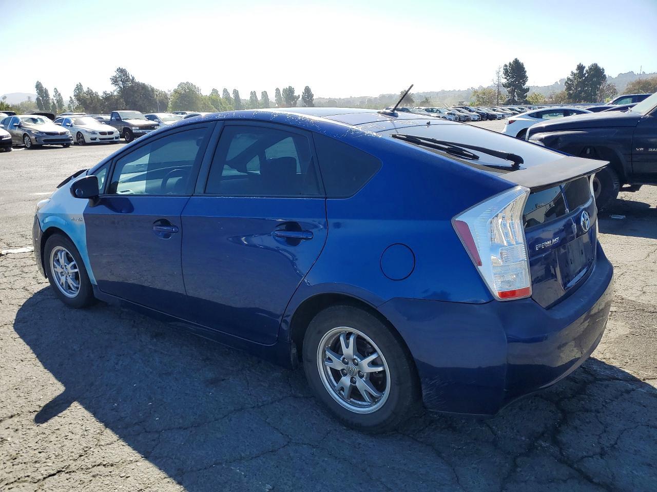 2010 Toyota Prius Iii - Фото 2
