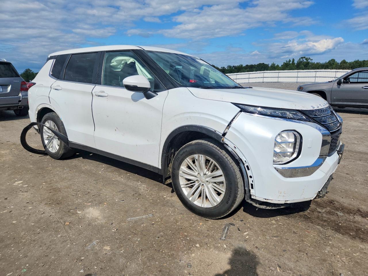 2023 Mitsubishi Outlander Es - Image 4