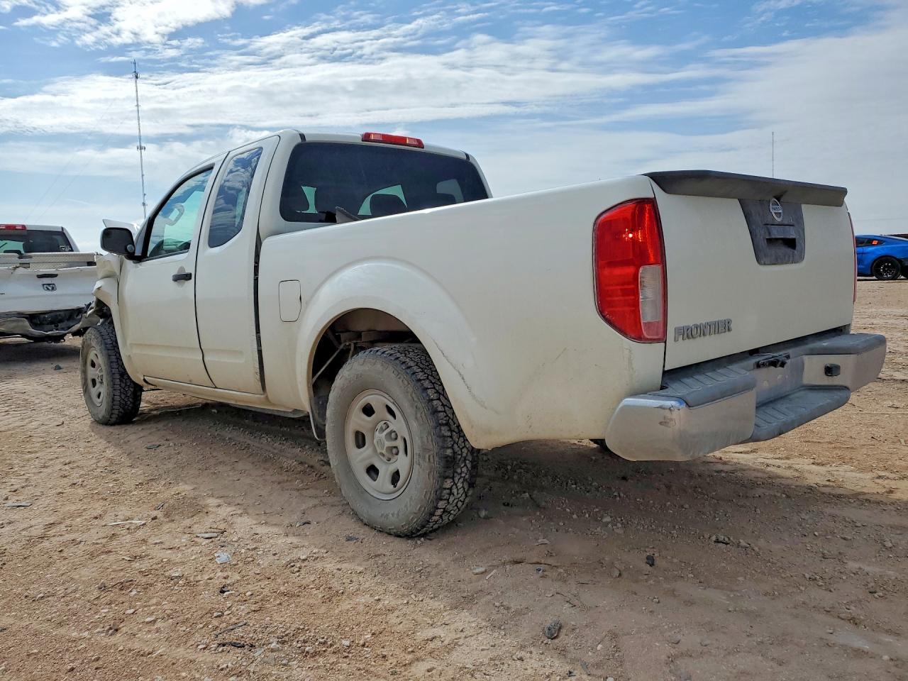 2015 Nissan Frontier S - Image 2