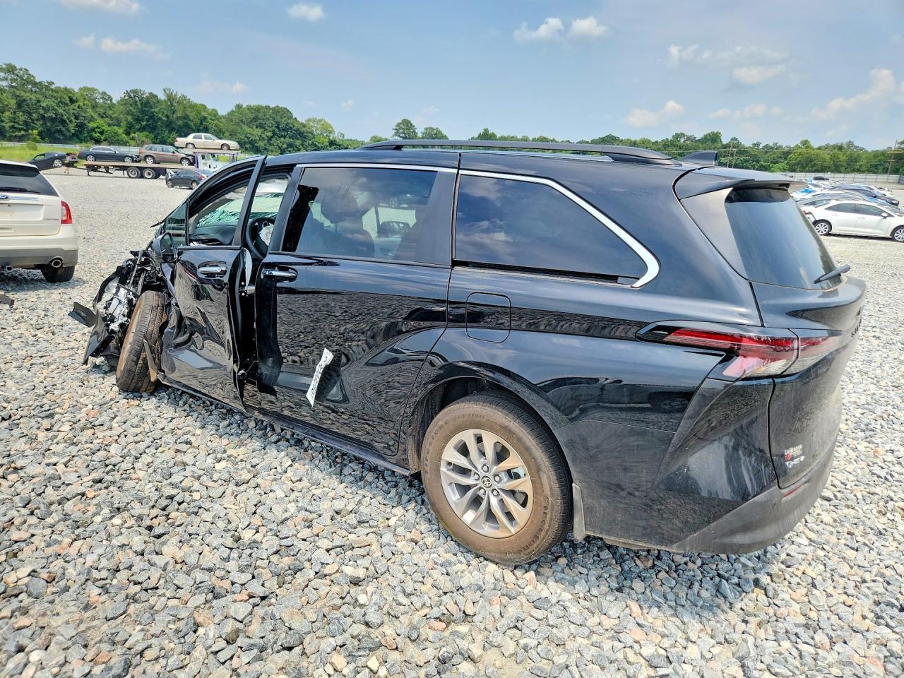2026 Toyota Sienna Xle 7-Passenger - Image 2