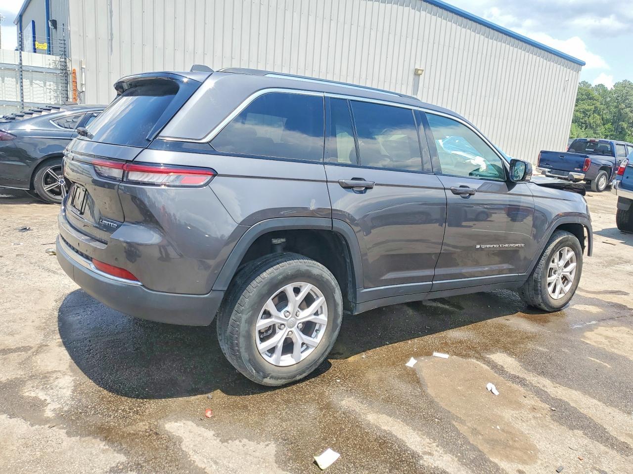 2022 Jeep Grand Cherokee Limited - Image 3