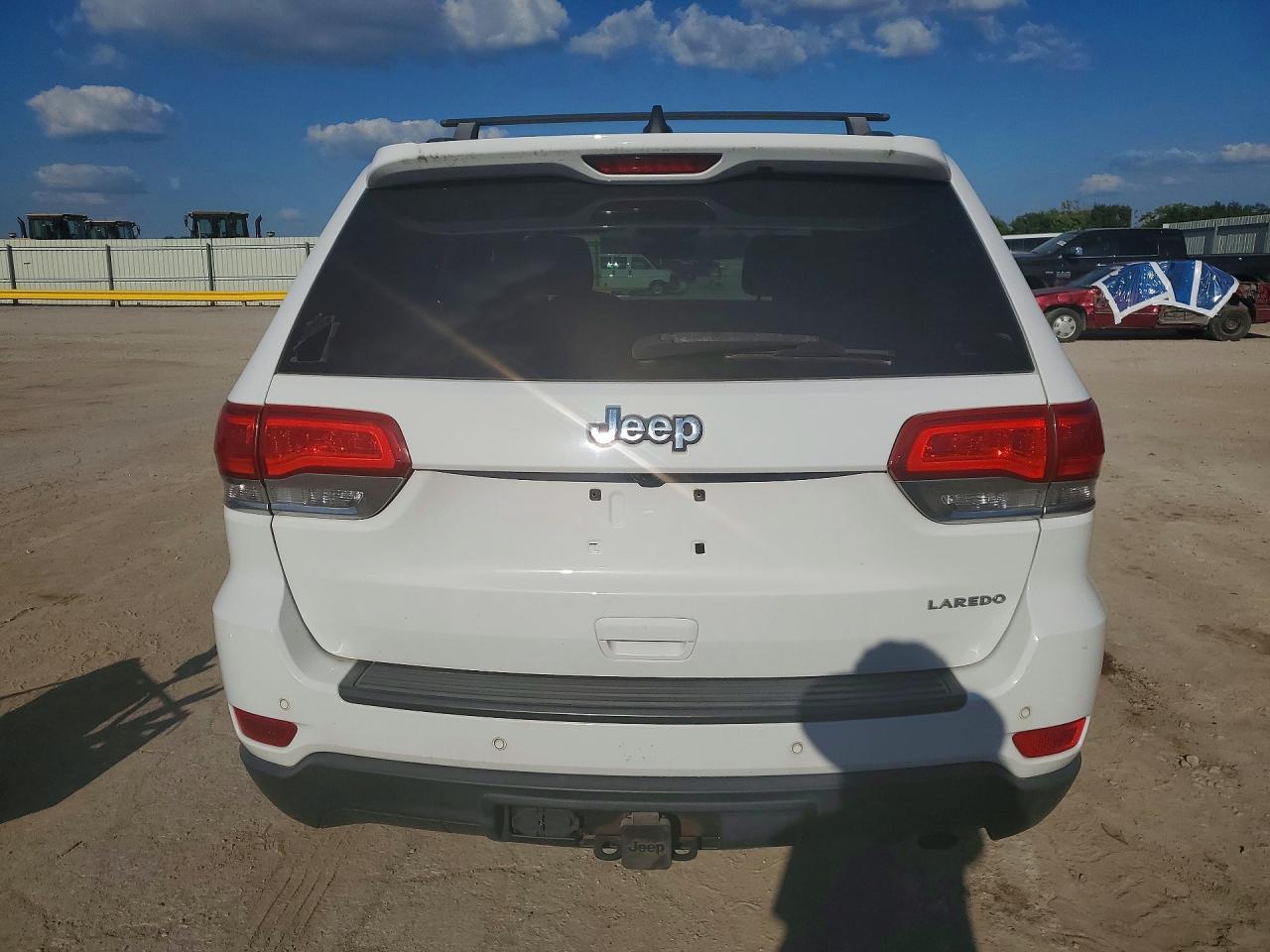 2017 Jeep Grand Cherokee Laredo - Image 6