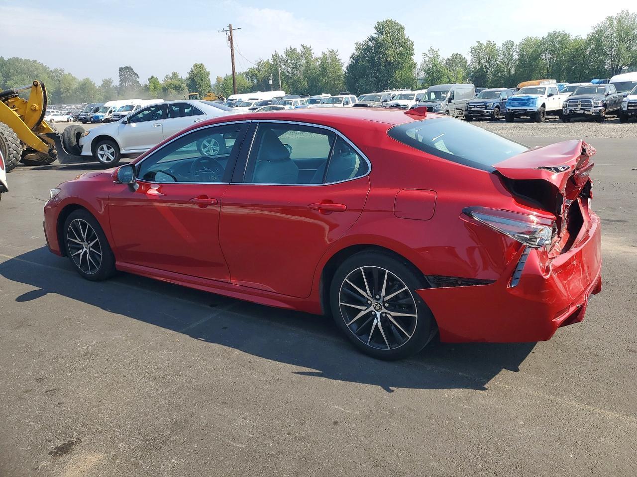 2021 Toyota Camry Se - Фото 2