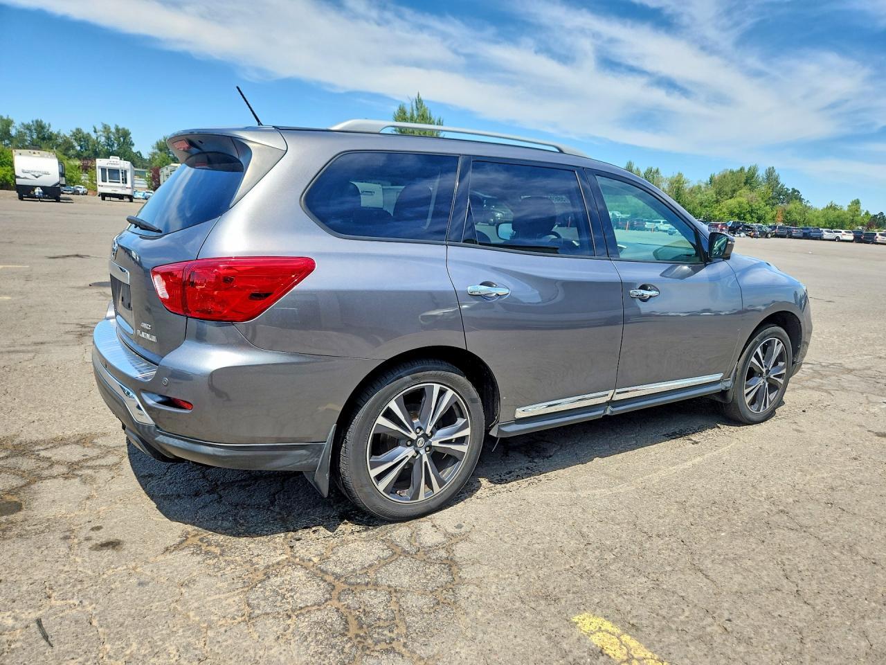 2017 Nissan Pathfinder Platinum - Фото 3