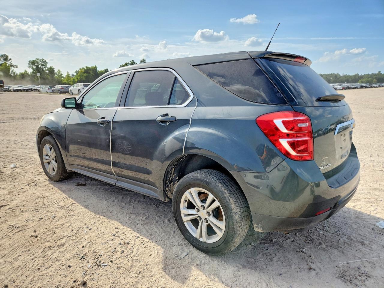 2017 Chevrolet Equinox Ls - Фото 2