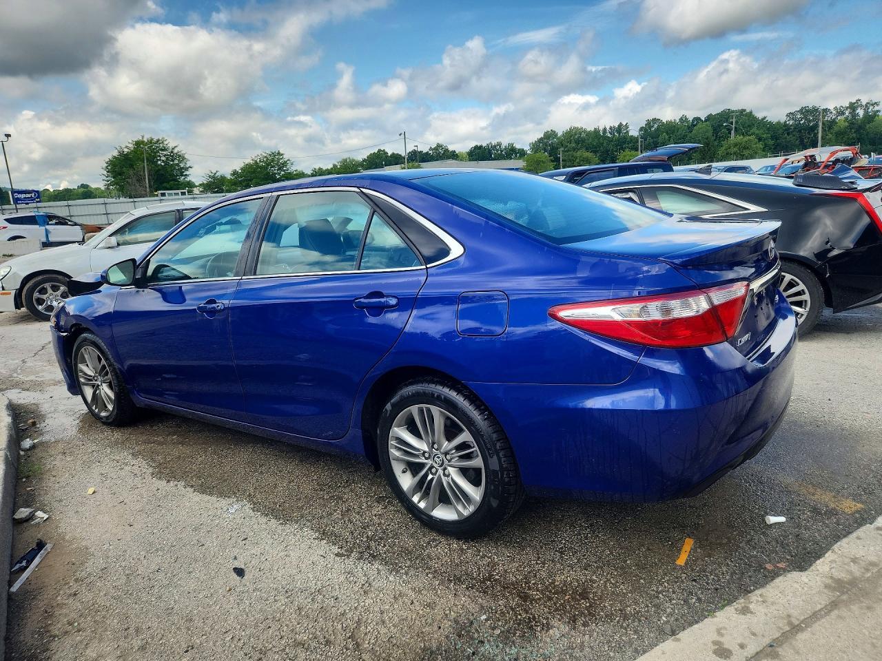 2015 Toyota Camry Se - Фото 2