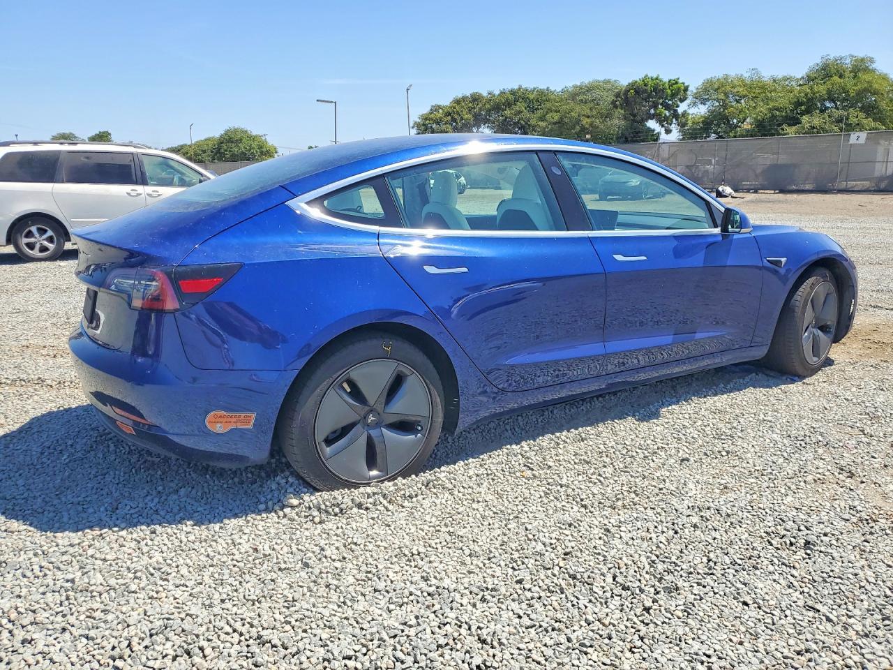 2020 Tesla Model 3 - Фото 3