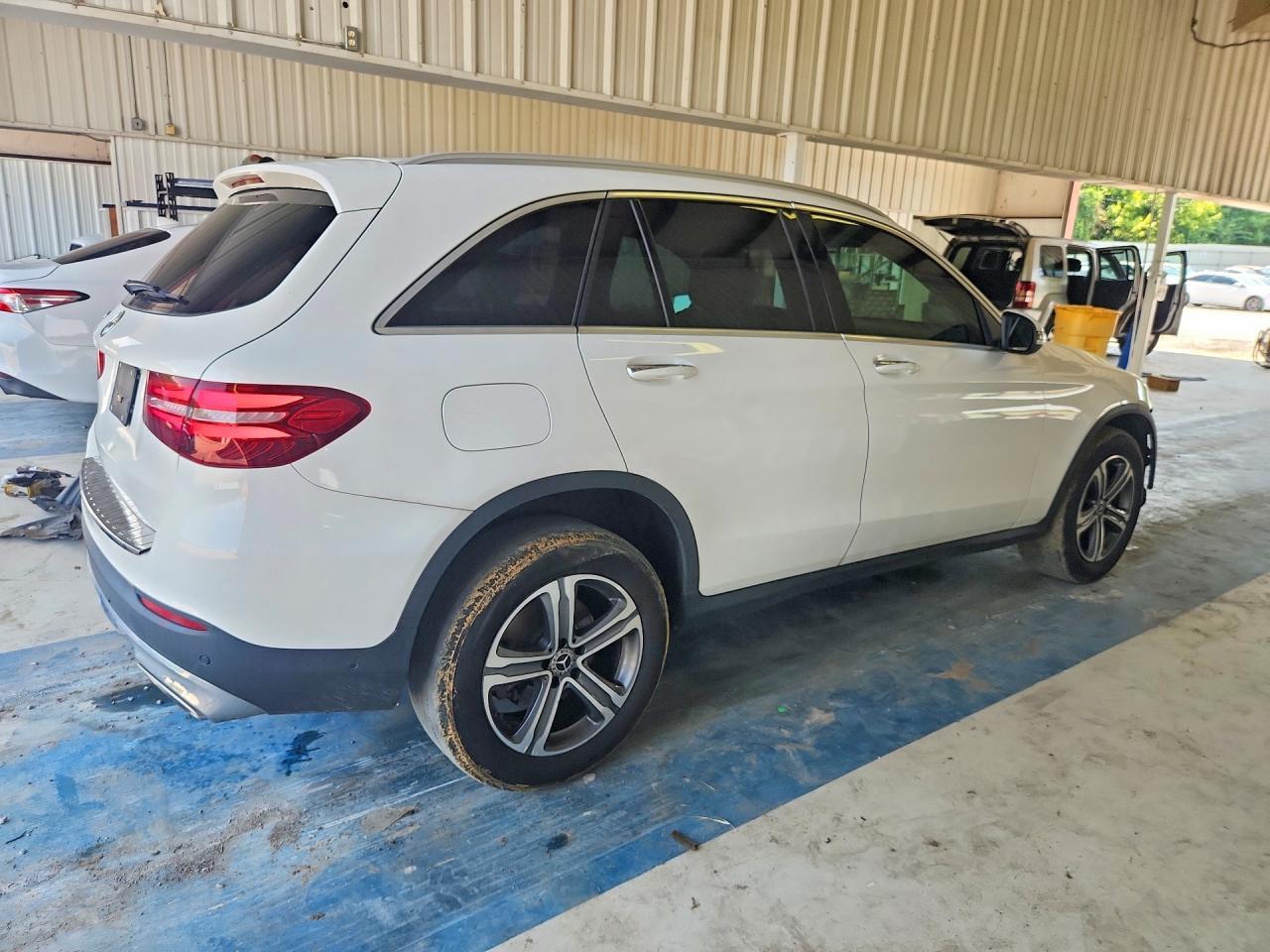 2018 Mercedes-Benz Glc 300 - Image 3