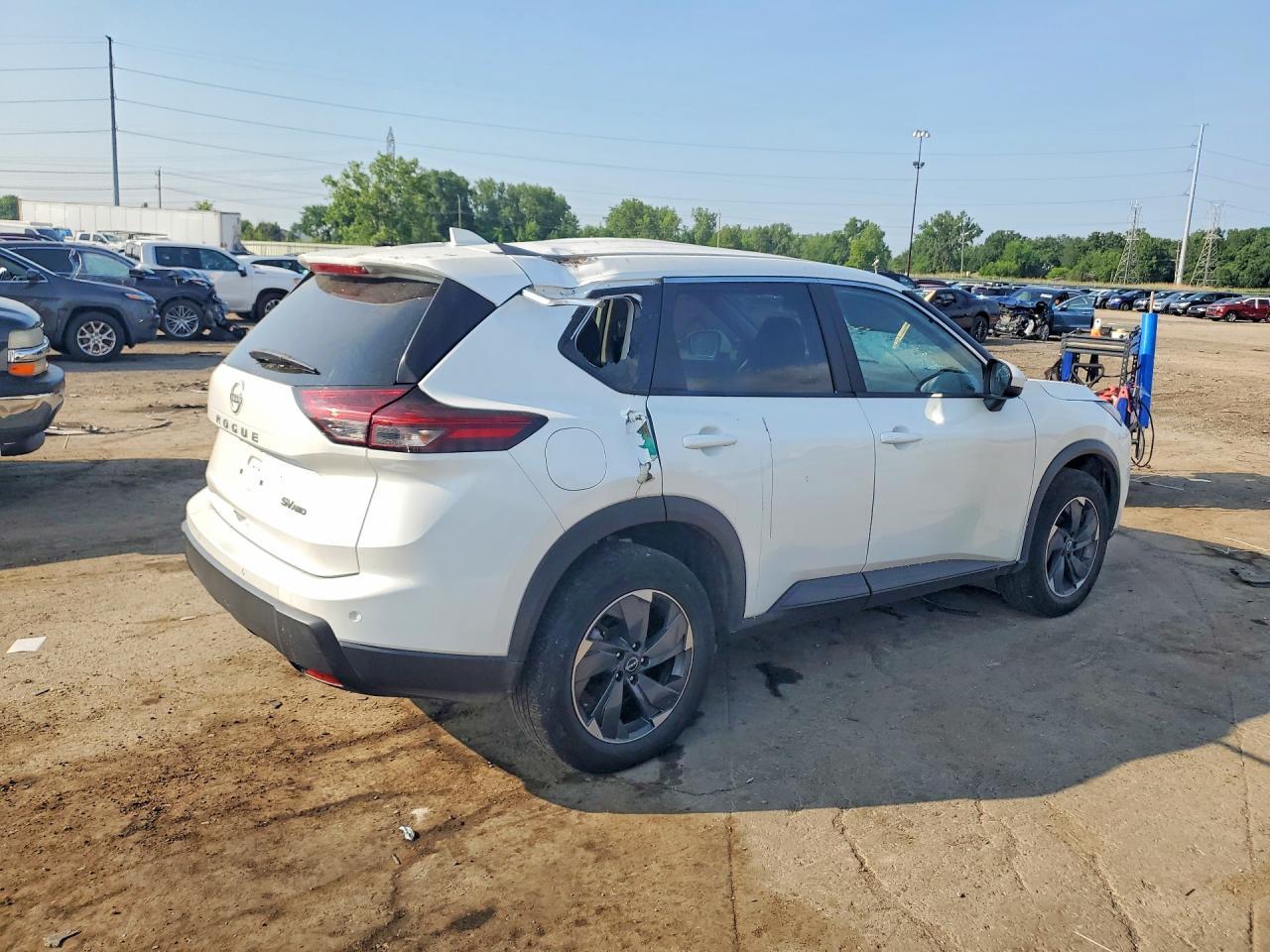 2024 Nissan Rogue Sv - Image 3