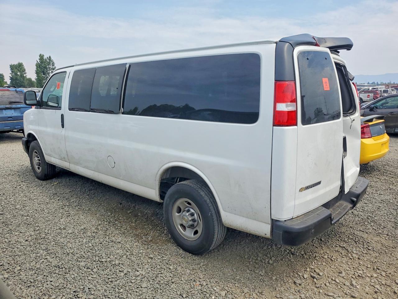 2025 Chevrolet Express G3500 Ls - Фото 2
