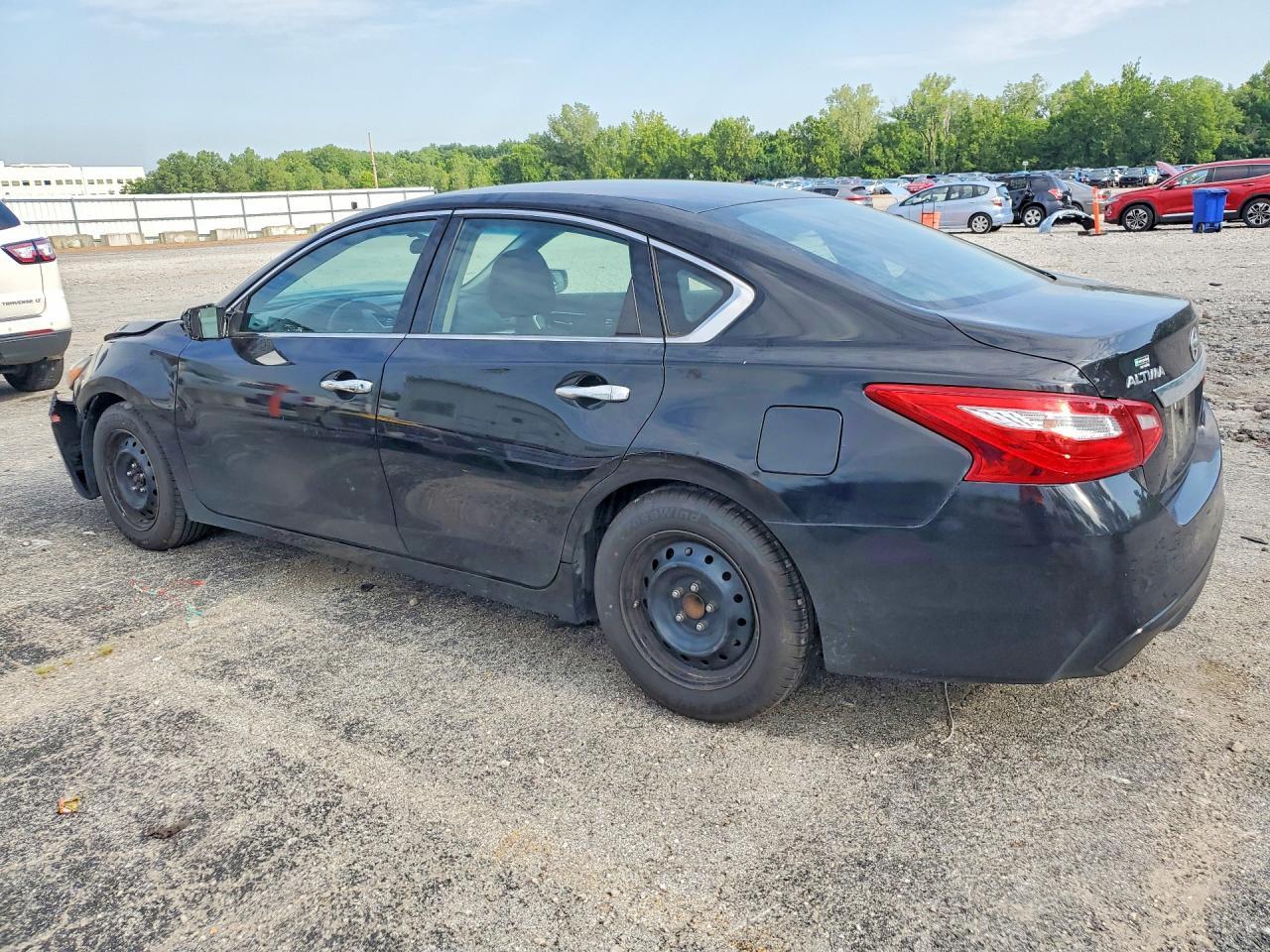 2017 Nissan Altima 2.5 S - Фото 2