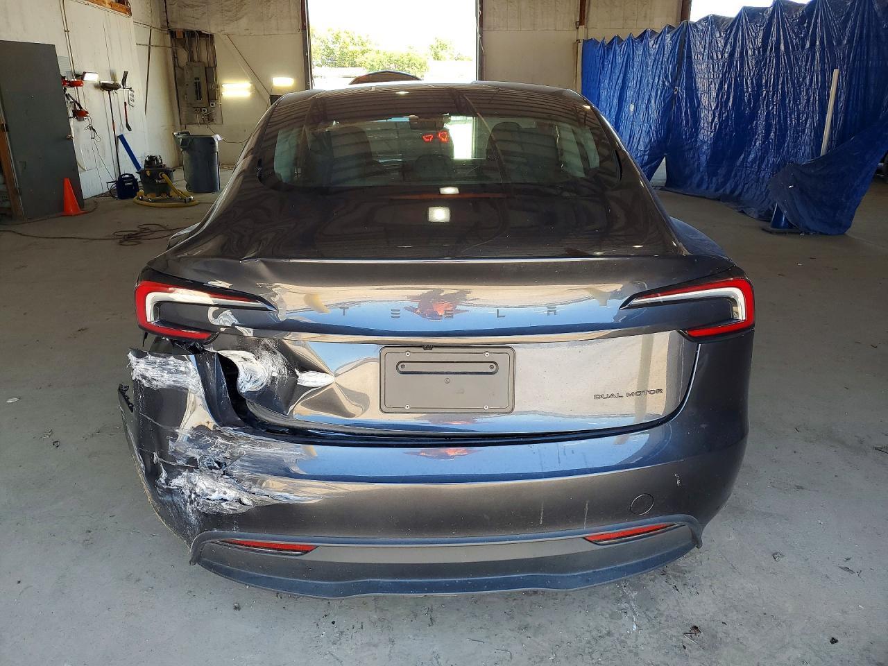 2026 Tesla Model 3 - Фото 6