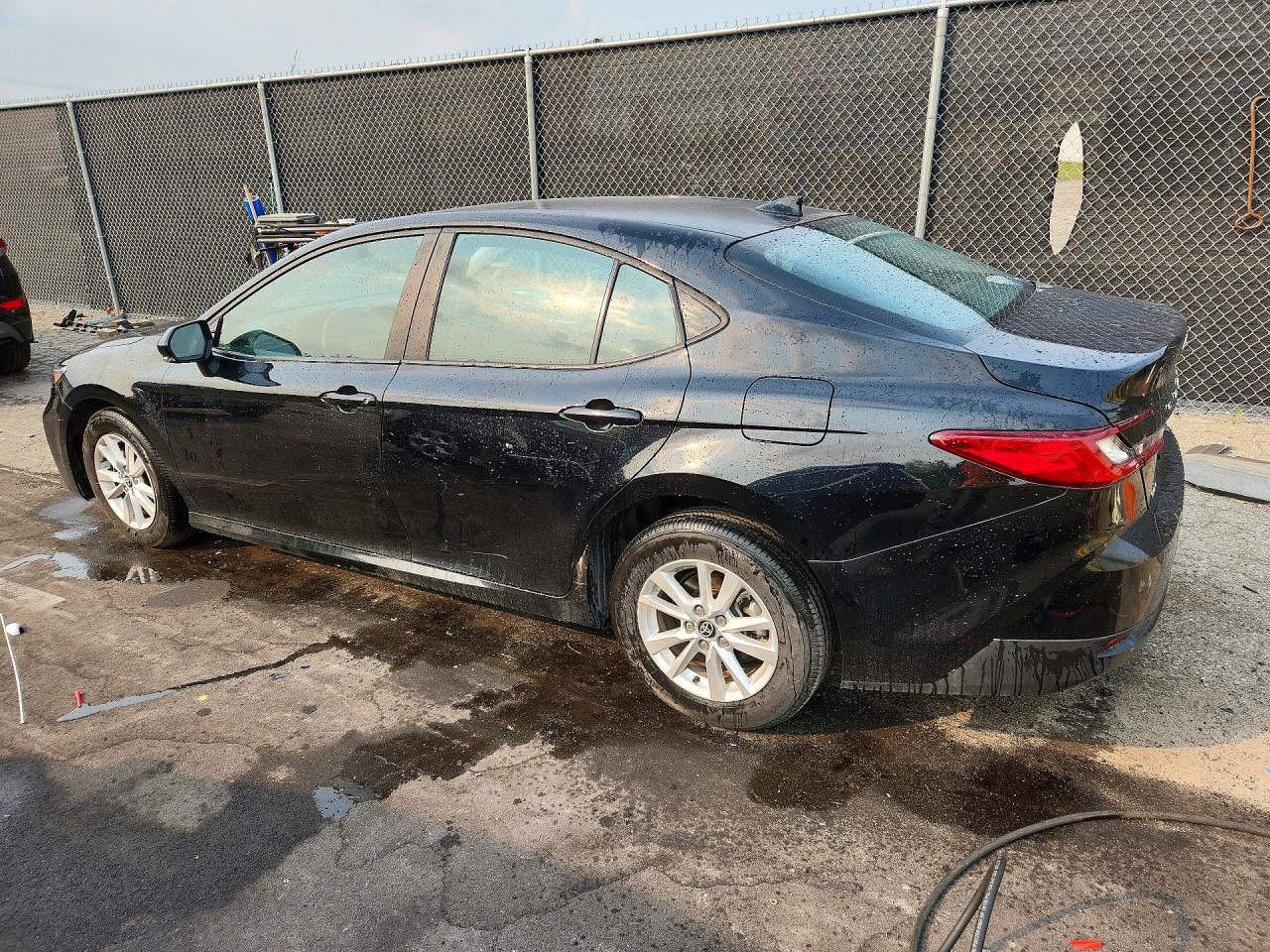 2025 Toyota Camry Le - Фото 2