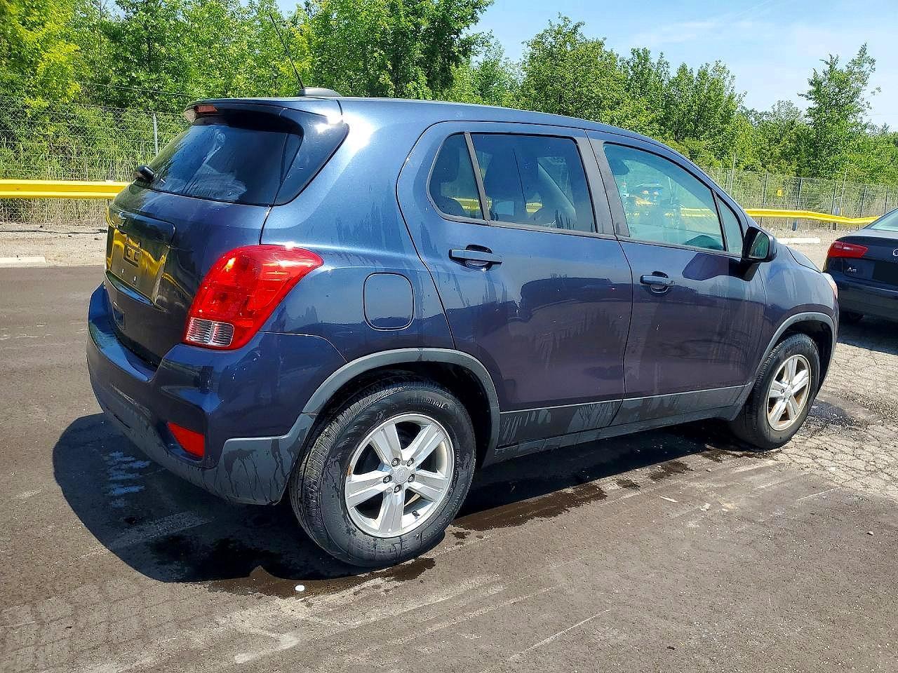 2019 Chevrolet Trax Ls - Image 3
