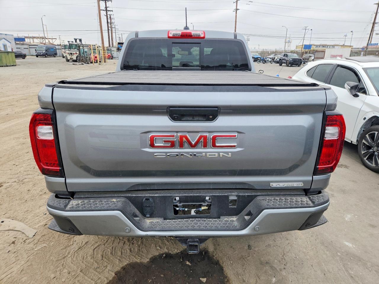 2025 GMC Canyon Elevation - Image 6