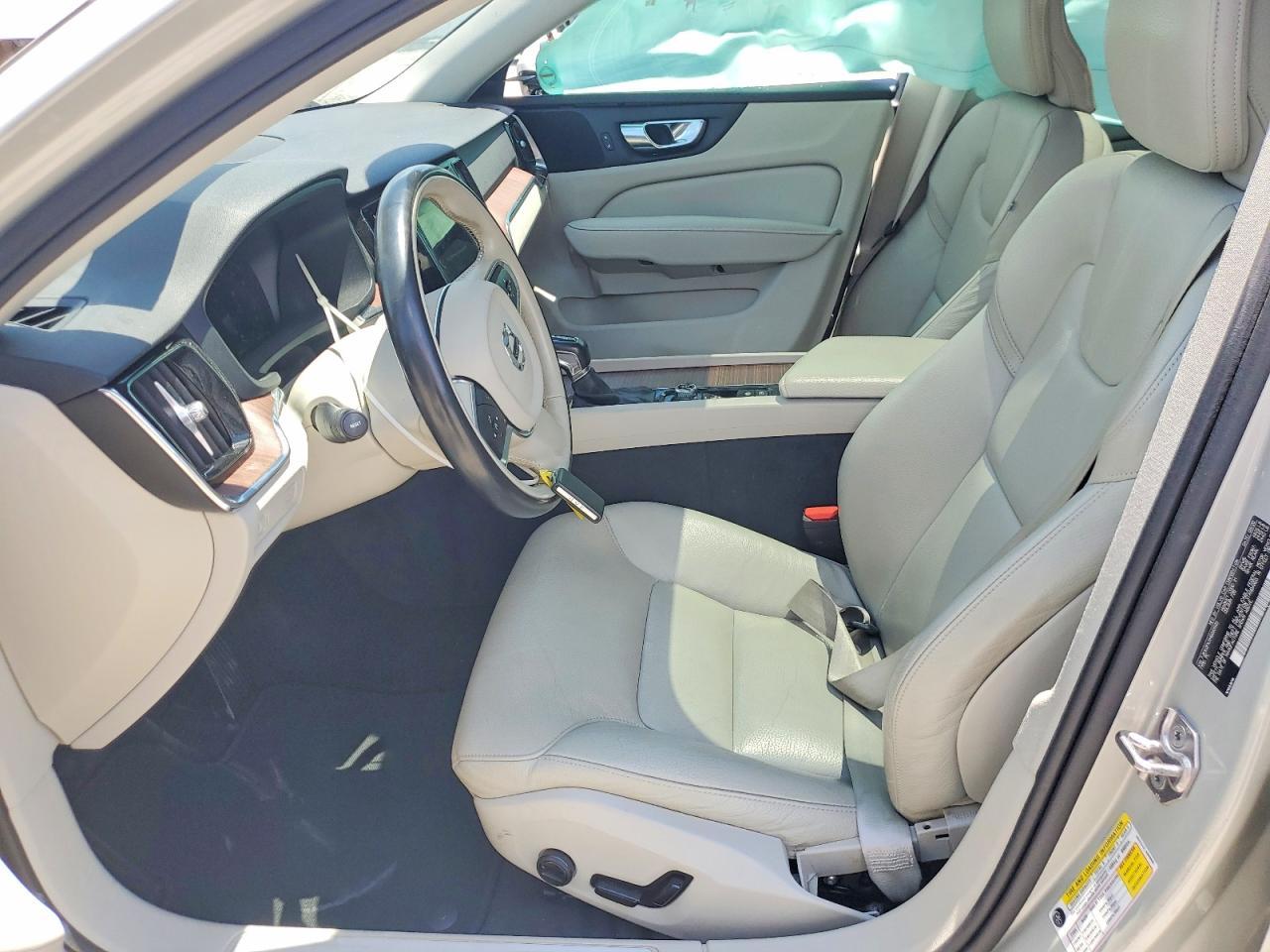 2021 Volvo S60 T5 Momentum - Image 7