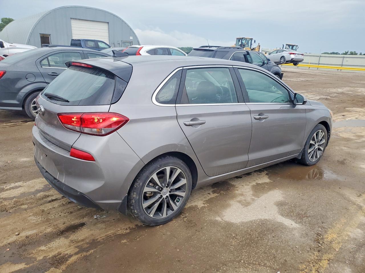 2020 Hyundai Elantra Gt Base - Image 3