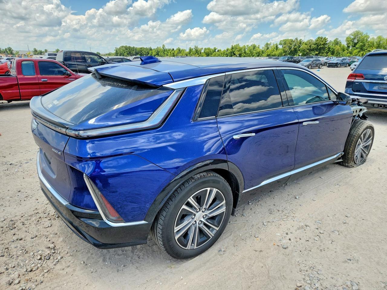 2024 Cadillac Lyriq Luxury - Image 3