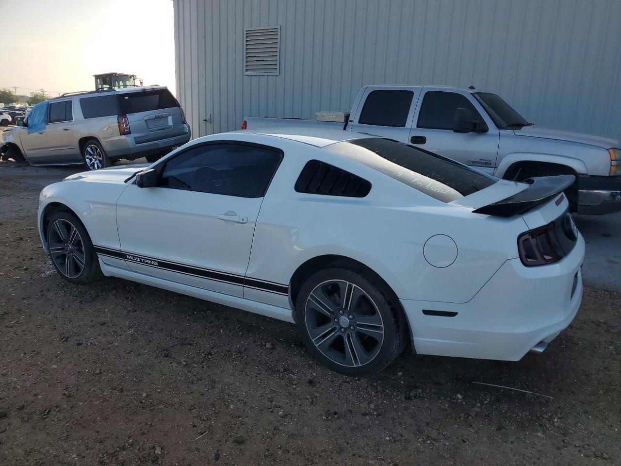 2013 Ford Mustang - Фото 2