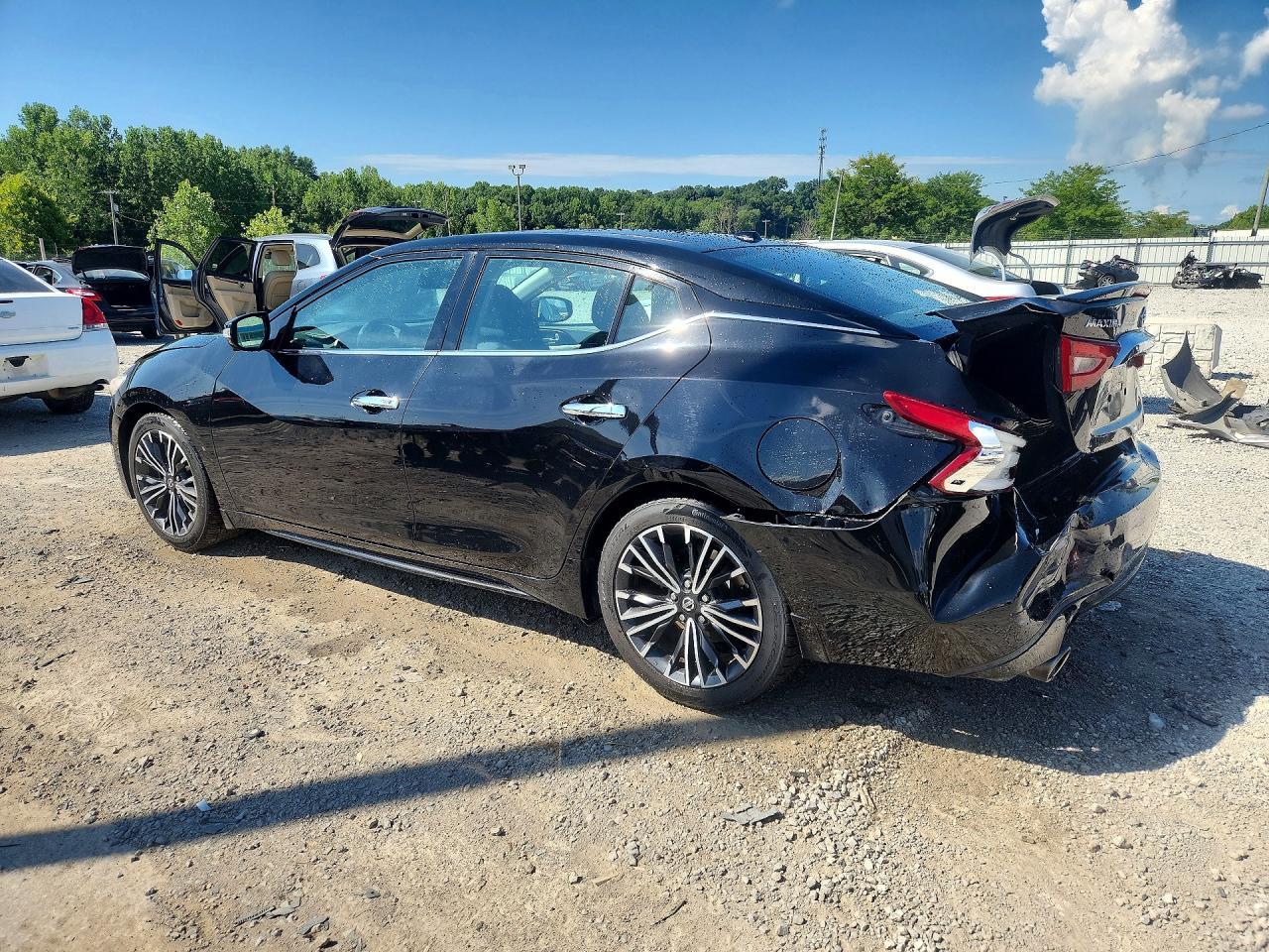 2017 Nissan Maxima Platinum - Image 2