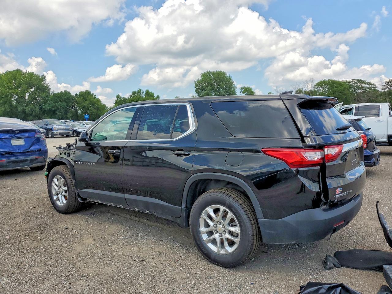 2020 Chevrolet Traverse Ls - Фото 2