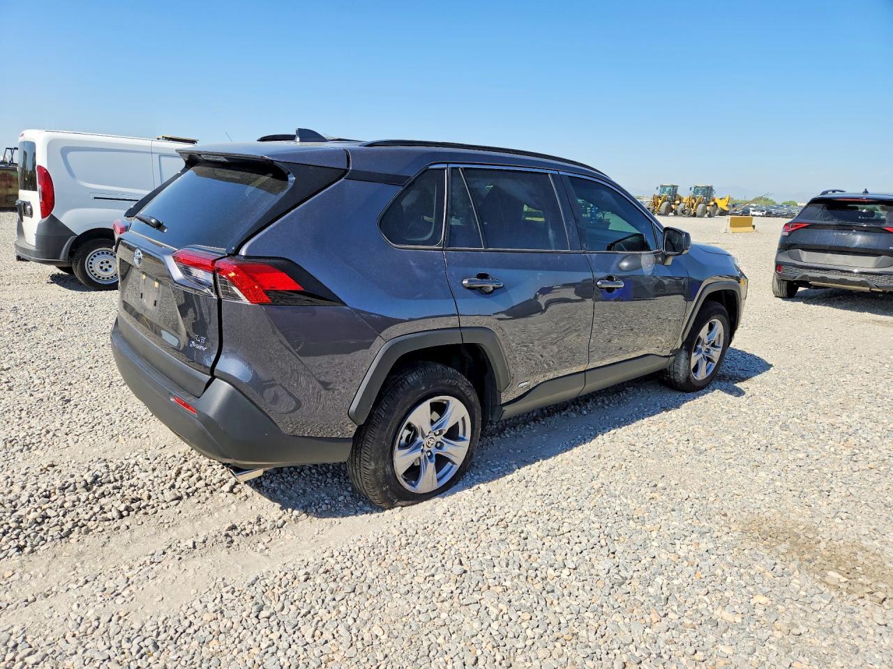2025 Toyota Rav4 Le - Фото 3
