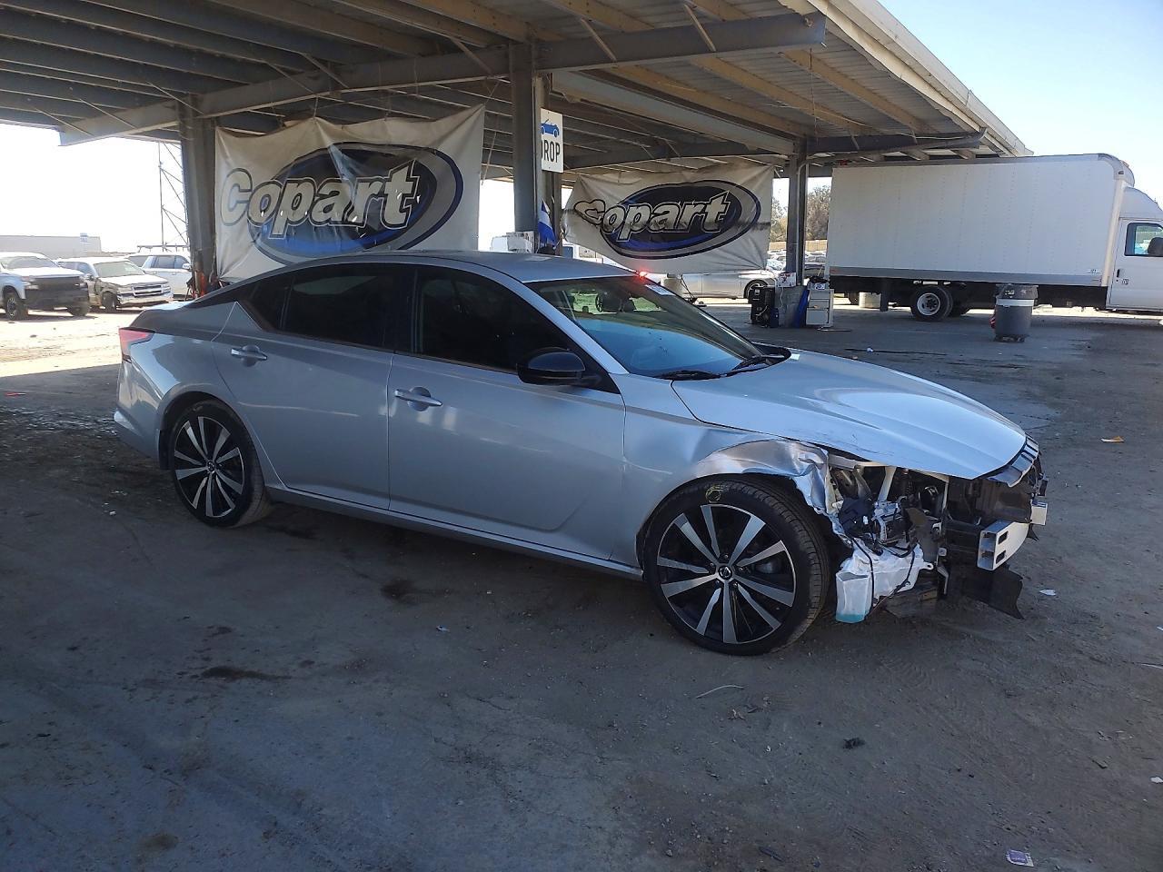 2019 Nissan Altima Sr - Image 4