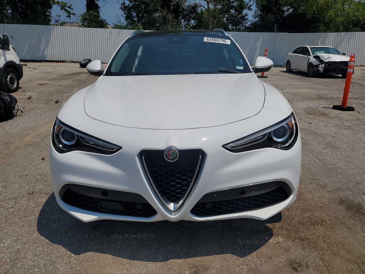 2021 Alfa Romeo Stelvio Ti - Фото 5