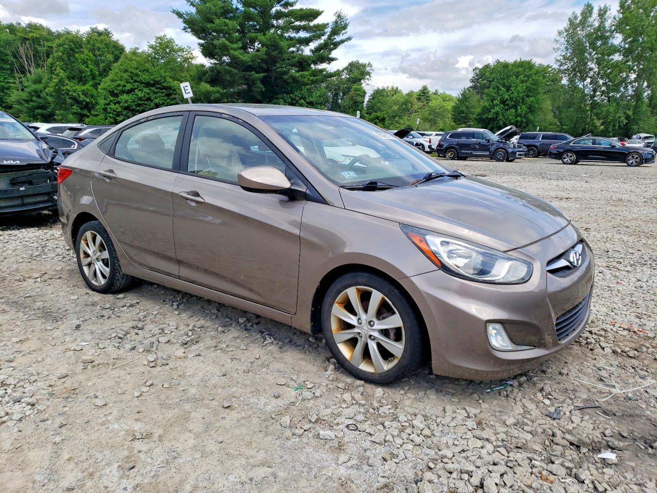 2013 Hyundai Accent Gls - Image 4