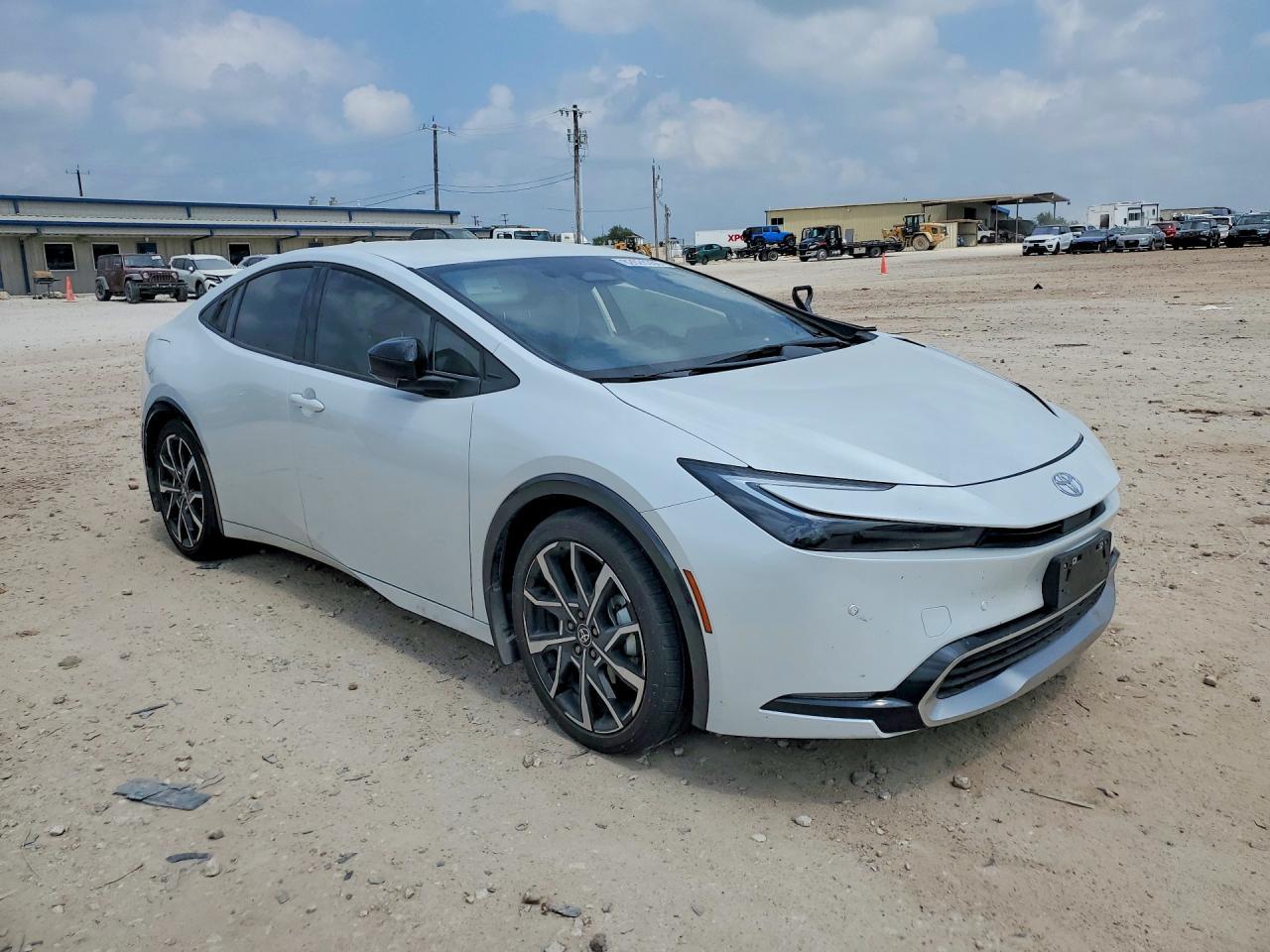 2025 Toyota Prius Plug-In Hybrid Xse - Image 4