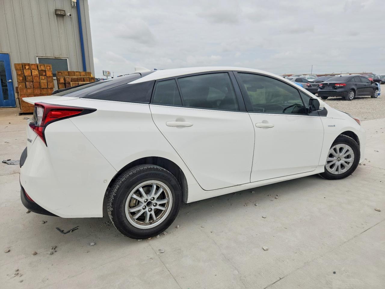 2020 Toyota Prius Le - Фото 3