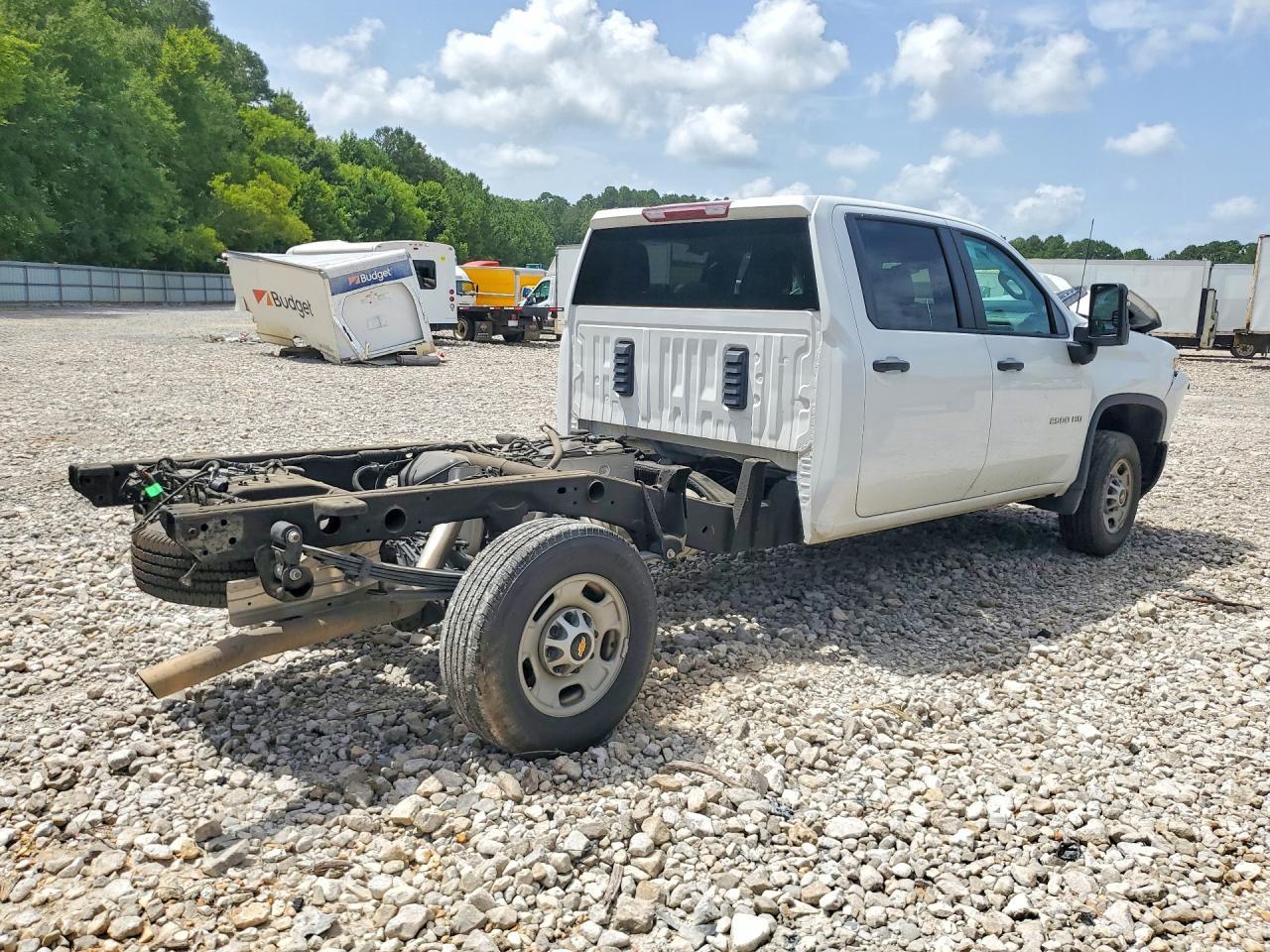 2025 Chevrolet Silverado C2500 Heavy Duty - Фото 3